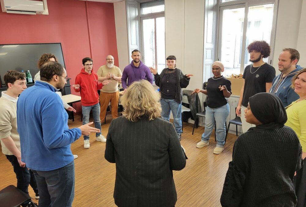 Improvisation théâtrale à l’E2C Poitiers : un levier pour l’emploi